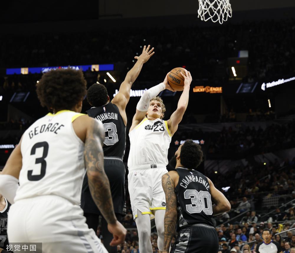 中国队在发 中国队在发