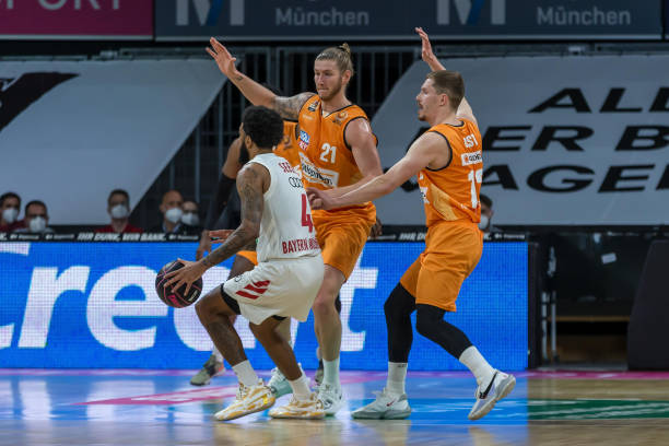 中场核心更 中场核心更