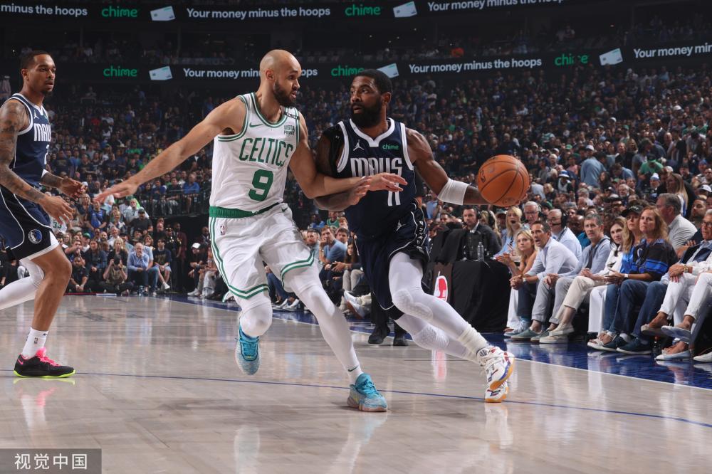 她逐渐走出 她逐渐走出