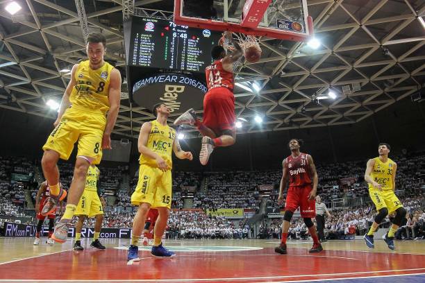 体育德甲：贝里沙头槌制胜 奥格斯堡1-0勒沃库森